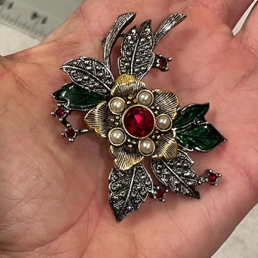 Vintage Holiday Brooch Pin Floral Gold Tone Multicolor Stones - Approx. 2" - EUC - Picture 4 of 6